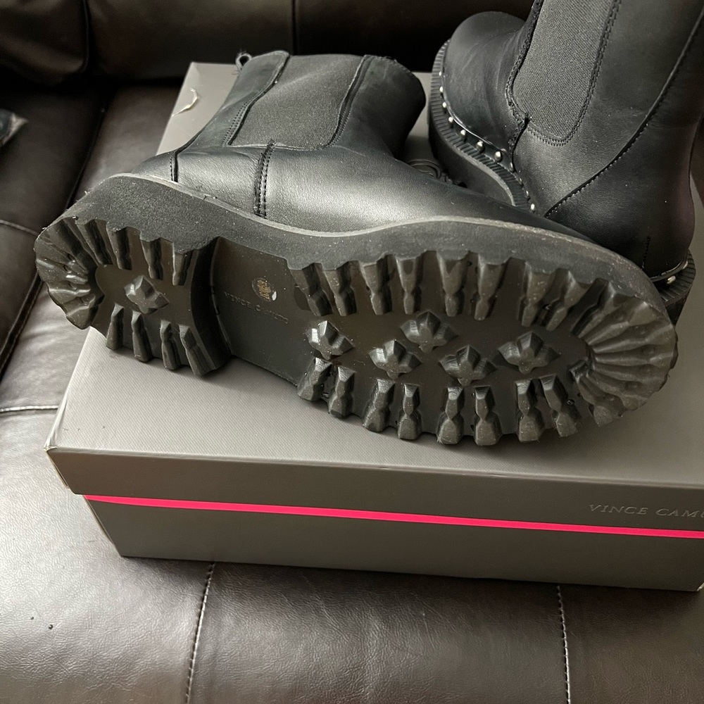 VINCE CAMUTO Black Pull-On Boots - Size: 6.5 - Picture 13 of 13